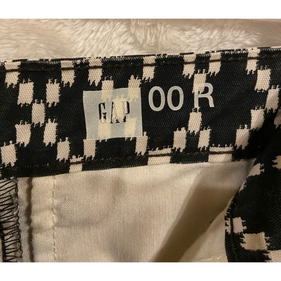 GAP Black and White Shorts, Size 00 - Picture 3 of 7